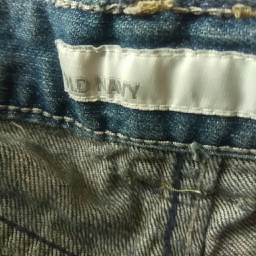 Old navy Jean shorts size 10 with pockets and slit - Picture 6 of 7